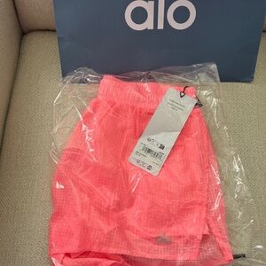 NWT Alo Yoga Game Time Short Neon Bubblegum Size: XS